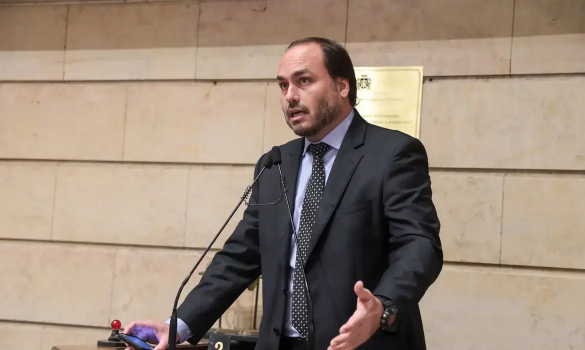 Carlos Bolsonaro acusa Lula de usar Trump como 'palanque' e ataca Globo - Renan Olaz/CMRJ