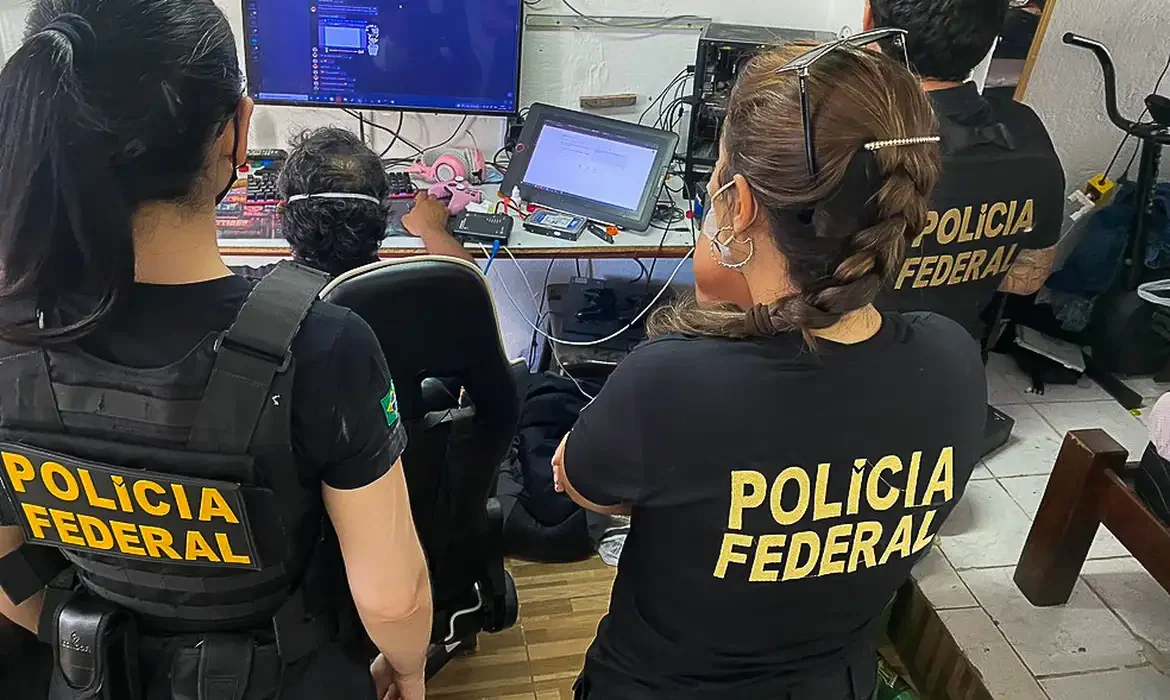 Homem é detido e acusado de armazenar material de pornografia infantil - PF