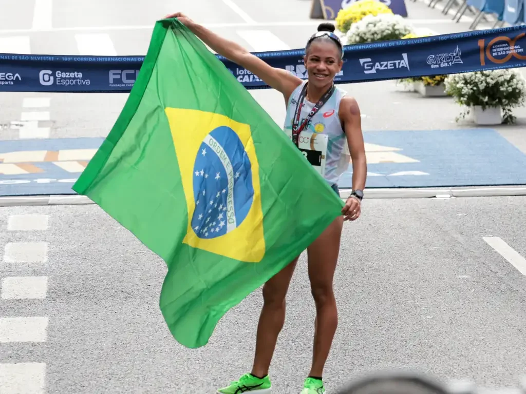 Brasileiros ficam em terceiro lugar na 100º Corrida de São Silvestre  