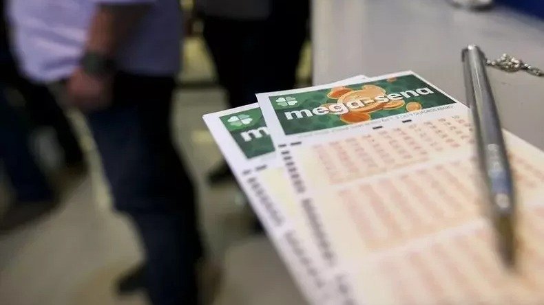 Mega da Virada: Apostas movimentam as lot&eacute;ricas em busca do pr&ecirc;mio que pode mudar a vida de milion&aacute;rios por todo o pa&iacute;s. -  (crédito: Reprodu&ccedil;&atilde;o/ Ag&ecirc;ncia Brasil)