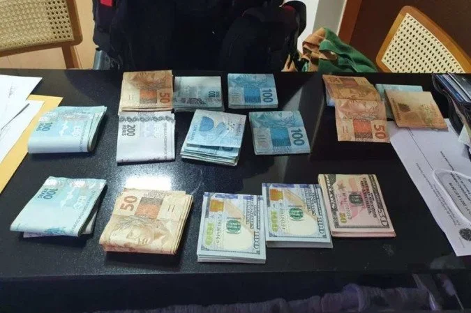 Servidora desviava dinheiro para terceiros e para sua conta pessoal -  (crédito: PCDF)