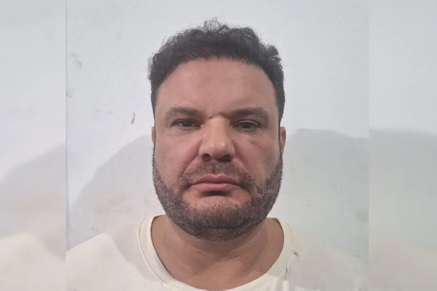 A arma usada por Carlos Alberto Azevedo Silva Filho no assassinato de dois colegas de profiss&atilde;o estava guardada em uma bolsa -  (crédito: Reprodu&ccedil;&atilde;o)