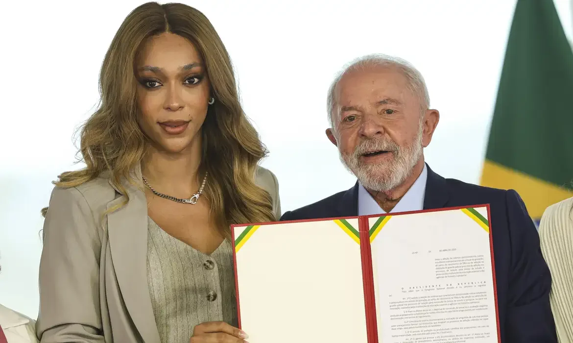 Deputada federal Erika Hilton e presidente Lula -  (crédito: Marcelo Camargo/Agência Brasil)