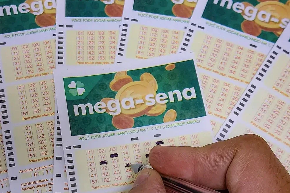 A Mega-Sena atrai apostadores com seus pr&ecirc;mios milion&aacute;rios e o desafio de como investir a fortuna. -  (crédito: Rafa Neddermeyer/Ag&ecirc;ncia Brasil)