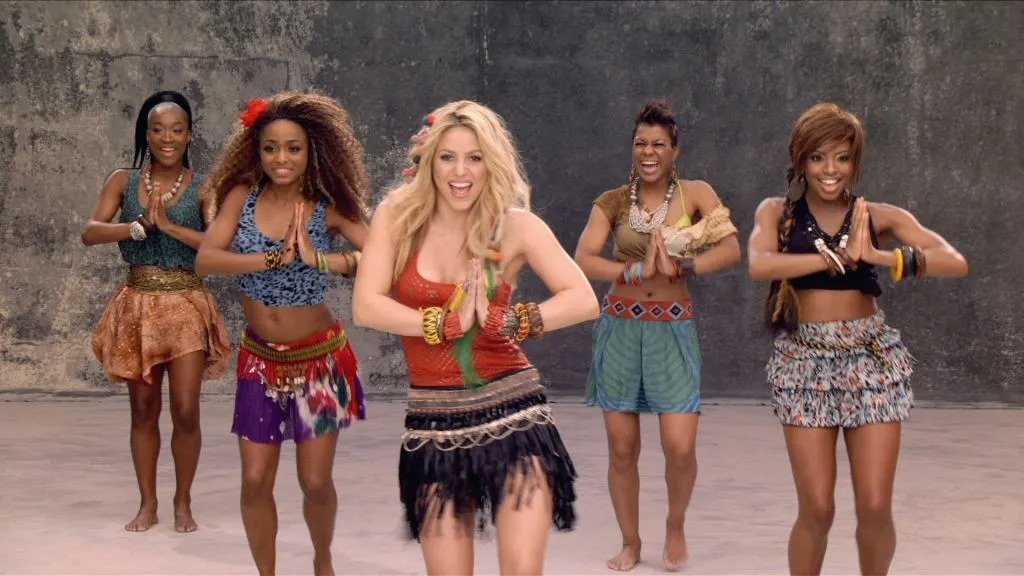 Shakira durante performance de 'Waka Waka', can&ccedil;&atilde;o oficial da Copa do Mundo de 2010 e um de seus maiores sucessos globais. -  (crédito: Reprodu&ccedil;&atilde;o / 'Waka Waka')