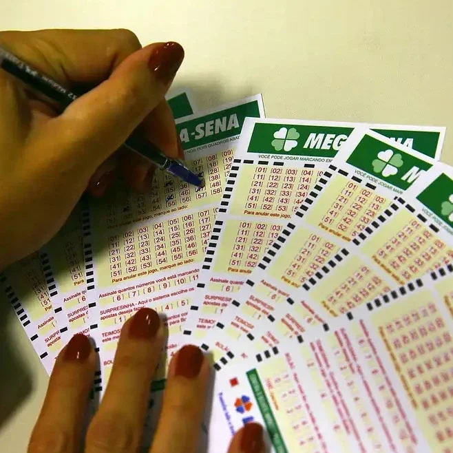 Mega-Sena 2974 acumula e vai a R$ 105 milhões; 10 mineiros acertam a quina - Marcello Casal Jr/ Ag&ecirc;ncia Brasil