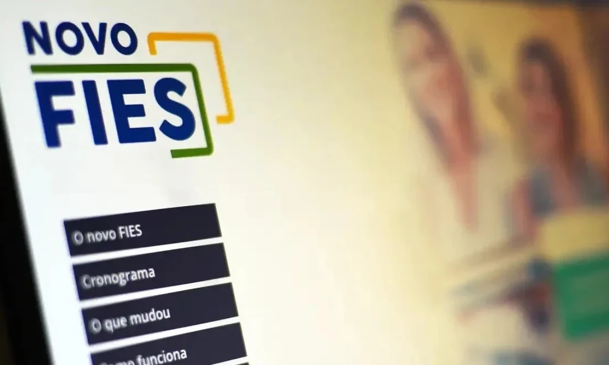 Acompanhe os prazos e etapas para a contratação do Novo FIES e não perca a vaga no ensino superior. - (crédito: Marcello Casal Jr/ Agência Brasil)