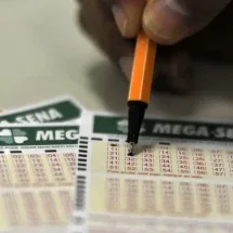 Mega-Sena acumula e vai a R$ 145 milhões; 10 mineiros acertam a quina  - Marcello Casal Jr./ Ag&ecirc;ncia Brasil