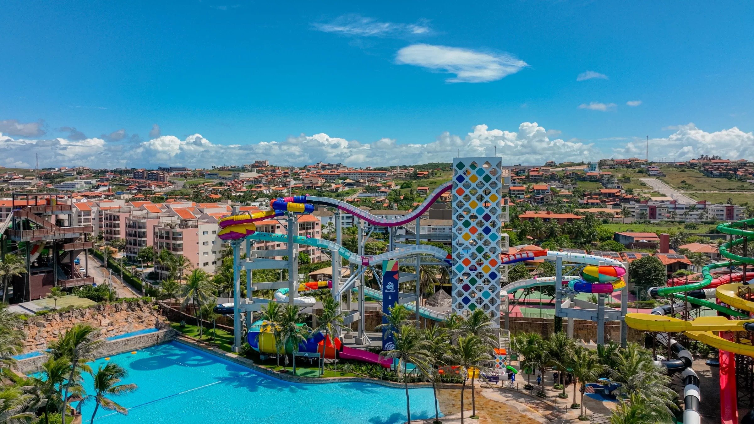 10 parques aquáticos do Brasil que valem a viagem em 2026 - Divulga&ccedil;&atilde;o / Beach Park