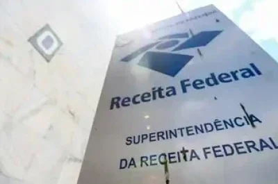 O contribuinte pode resolver pend&ecirc;ncias da declara&ccedil;&atilde;o do Imposto de Renda junto &agrave; Receita Federal. -  (crédito: Ag&ecirc;ncia Brasil)