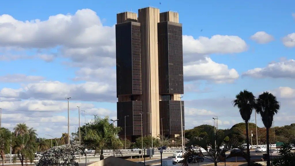 A sede do Banco Central do Brasil em Bras&iacute;lia, onde o Copom define a taxa Selic que impacta os investimentos. -  (crédito: Antonio Cruz/ Ag&ecirc;ncia Brasil)