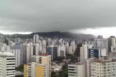 A previsão indica temporais que podem ocorrer de forma persistente e com volumes significativos de chuva -  (crédito: Crédito: Jair Amaral/EM/DA Press)