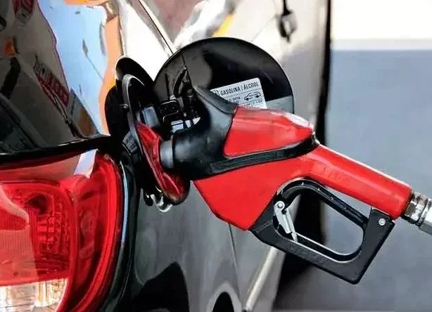 Adotar h&aacute;bitos simples pode reduzir os gastos com combust&iacute;vel e a frequ&ecirc;ncia de idas ao posto. -  (crédito: Cristina Horta/EM/D.A Press )