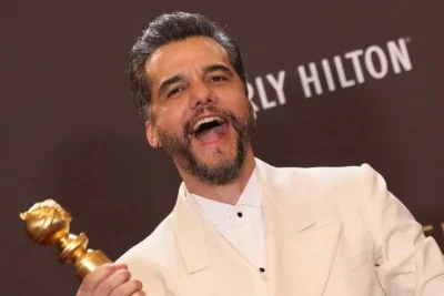 Wagner Moura celebra a conquista do Globo de Ouro de Melhor Ator em Filme Dram&aacute;tico por sua atua&ccedil;&atilde;o em "O Agente Secreto". -  (crédito: Etienne Laurent / AFP)