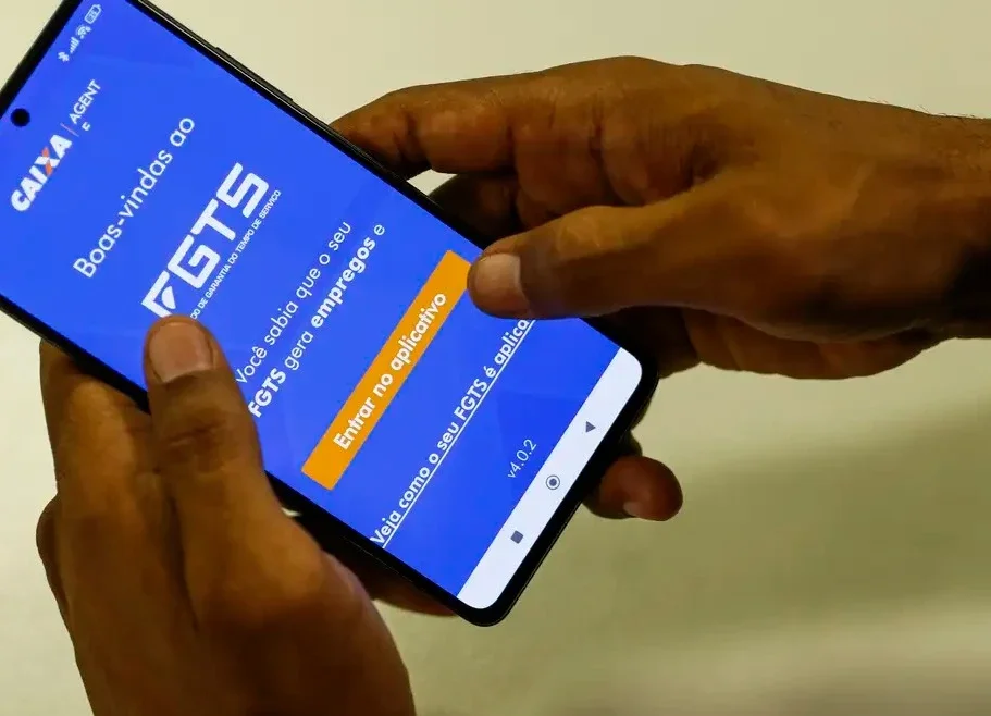O aplicativo do FGTS, ferramenta central para a ades&atilde;o ao saque-anivers&aacute;rio, op&ccedil;&atilde;o que gera d&uacute;vidas sobre seus riscos e benef&iacute;cios. -  (crédito: Jo&eacute;dson Alves/ Ag&ecirc;ncia Brasil)
