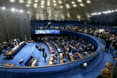 Durante a votação, a relatora, senadora Leila Barros (PDT-DF), defendeu a aprovação ao menos da parcela de 2026, sob justificativa de equiparação com outras carreiras do Judiciário -  (crédito: Wilson Dias/Agência Brasil)