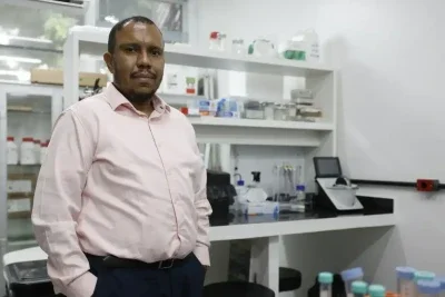 O professor da UFRJ Mychael Lourenço estuda o Alzheimer desde a sua graduação em biologia -  (crédito: Fernando Frazão/Agência Brasil)