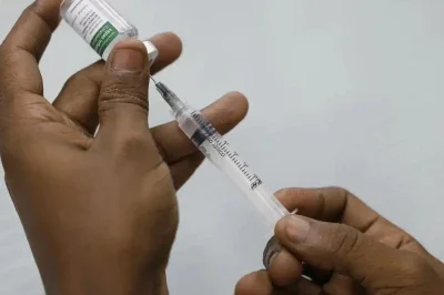 A prepara&ccedil;&atilde;o do imunizante contra a gripe &eacute; um passo crucial na campanha anual de vacina&ccedil;&atilde;o, essencial para combater as muta&ccedil;&otilde;es virais. -  (crédito: Ag&ecirc;ncia Brasil)