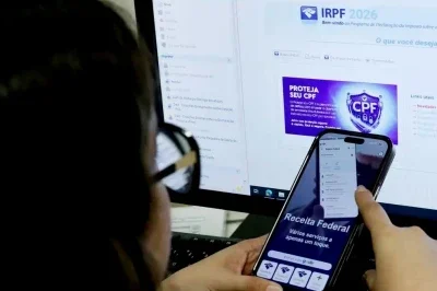 Contribuintes utilizam plataformas digitais para realizar a declara&ccedil;&atilde;o do Imposto de Renda e gerenciar servi&ccedil;os da Receita Federal. -  (crédito: Bruno Peres / Ag&ecirc;ncia Brasil)