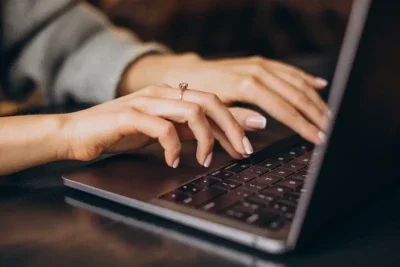 De acordo com a decisão, há suspeitas de 'contaminação estrutural' no concurso -  (crédito: Reprodução/Freepik)