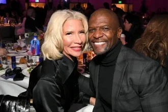 Esposa de Terry Crews revela diagnóstico parkinson e novo tratamento