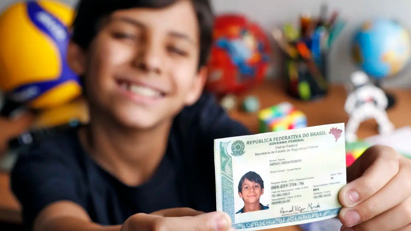 A nova Carteira de Identidade Nacional possui prazos de validade espec&iacute;ficos para crian&ccedil;as, adolescentes e idosos -  (crédito: Bruno Peres / Ag&ecirc;ncia Brasil)