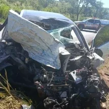 Duas pessoas morrem em batida entre caminhão e carro no Triângulo Mineiro - Divulgação/Polícia Militar Rodoviária
