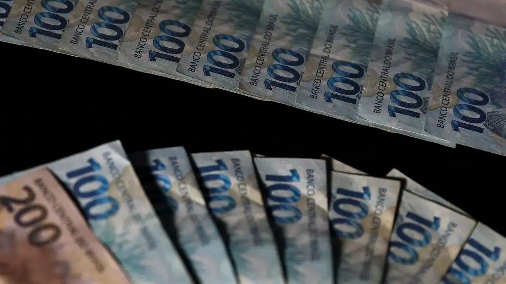 Antecipa&ccedil;&atilde;o do 13&ordm; sal&aacute;rio para aposentados e pensionistas do INSS movimenta a economia brasileira. -  (crédito: Jos&eacute; Cruz/Ag&ecirc;ncia Brasil)