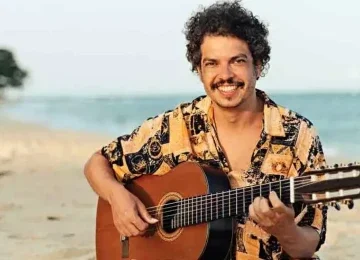 Segundo relato publicado pelo próprio músico nas redes sociais, o instrumento tem valor não apenas financeiro, mas principalmente afetivo -  (crédito: Mayka Bretas/Divulgação)