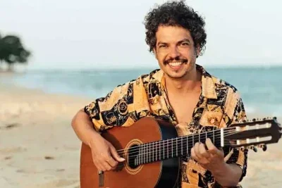 Segundo relato publicado pelo próprio músico nas redes sociais, o instrumento tem valor não apenas financeiro, mas principalmente afetivo -  (crédito: Mayka Bretas/Divulgação)