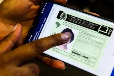 A CNH digital pode agilizar a consulta de dados pessoais para o preenchimento da declara&ccedil;&atilde;o do Imposto de Renda. -  (crédito: Marcello Casal Jr / Ag&ecirc;ncia Brasil)