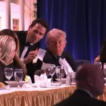 Trump é retirado de jantar após barulhos de tiros; veja vídeo -  Reprodução/Fox News