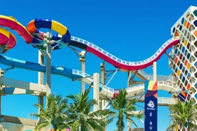 Montanha-russa do Beach Park, em Aquiráz, no Ceará -  (crédito: Beach Park/Divulgação)