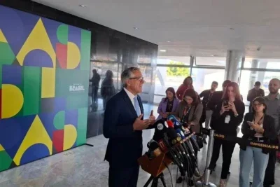 Padilha voltou a chamar Flávio de 'Bolsonarinho' ao criticar o senador e seu pai, o ex-presidente Jair Bolsonaro (PL)  -  (crédito: Francisco Artur de Lima/CB/D.A. Press)