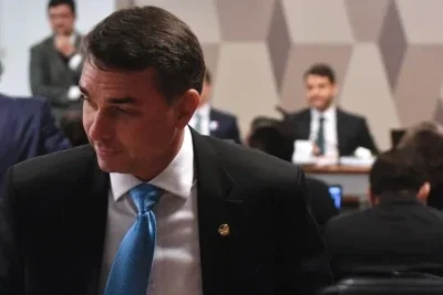 Sabatina no Senado com Jorge Messias para indicação ao STF, com presença de Flávio Bolsonaro, em 29 de abril -  (crédito: Ed Alves CB/DA Press)