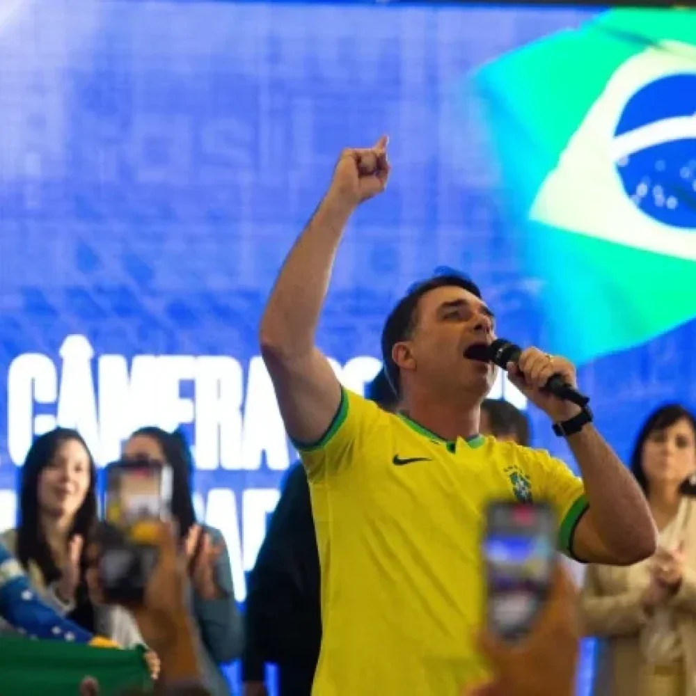 Flávio chama camisa da Seleção Brasileira de 'camisa do Bolsonaro'