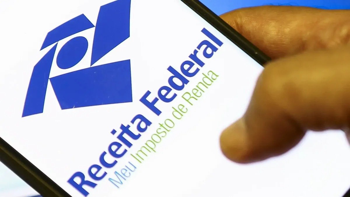 Contribuintes podem consultar a restitui&ccedil;&atilde;o do Imposto de Renda de 2026 pelo aplicativo ou site oficial da Receita Federal. -  (crédito: Marcelo Camargo/Ag&ecirc;ncia Brasil)