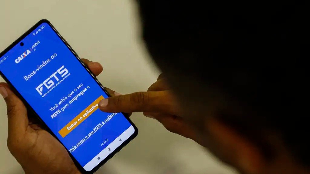 O aplicativo FGTS da Caixa &eacute; a ferramenta essencial para trabalhadores acompanharem as recentes mudan&ccedil;as e novas regras do saque-anivers&aacute;rio. -  (crédito: Jo&eacute;dson Alves/Ag&ecirc;ncia Brasil)
