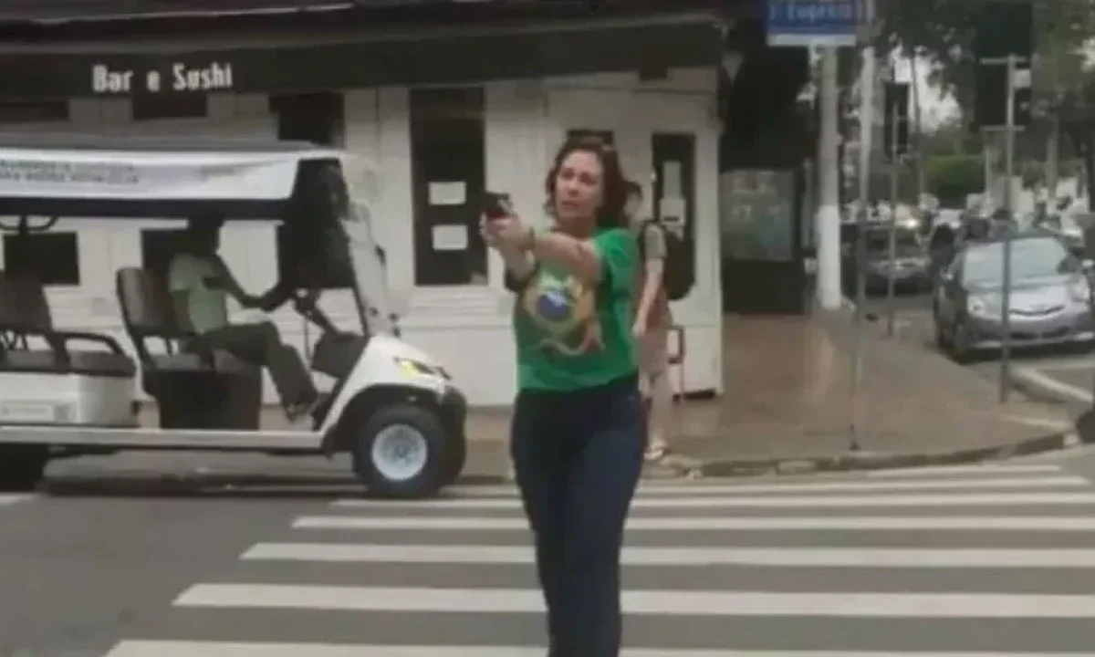 Em nota, a SSP afirmou que a persegui&ccedil;&atilde;o ocorreu a mais de 100 metros de uma se&ccedil;&atilde;o eleitoral e, portanto, n&atilde;o pode ser enquadrada como descumprimento da resolu&ccedil;&atilde;o eleitoral que pro&iacute;be o transporte de armas em endere&ccedil;os pr&oacute;ximos de col&eacute;gios eleitorais
