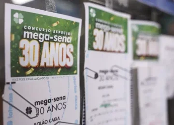 O concurso 3.010 da Mega-Sena especial de 30 anos deve pagar neste domingo (24) um prêmio estimado de R$ 300 milhões para quem acertar as seis dezenas -  (crédito: Marcelo Camargo/Agência Brasil)
