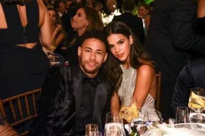 "Estava lidando com o peso de uma vida pessoal muito exposta, um relacionamento muito dif&iacute;cil e a responsabilidade do contamos com voc&ecirc;", disse Bruna Marquezine -  (crédito: Reprodu&ccedil;&atilde;o)