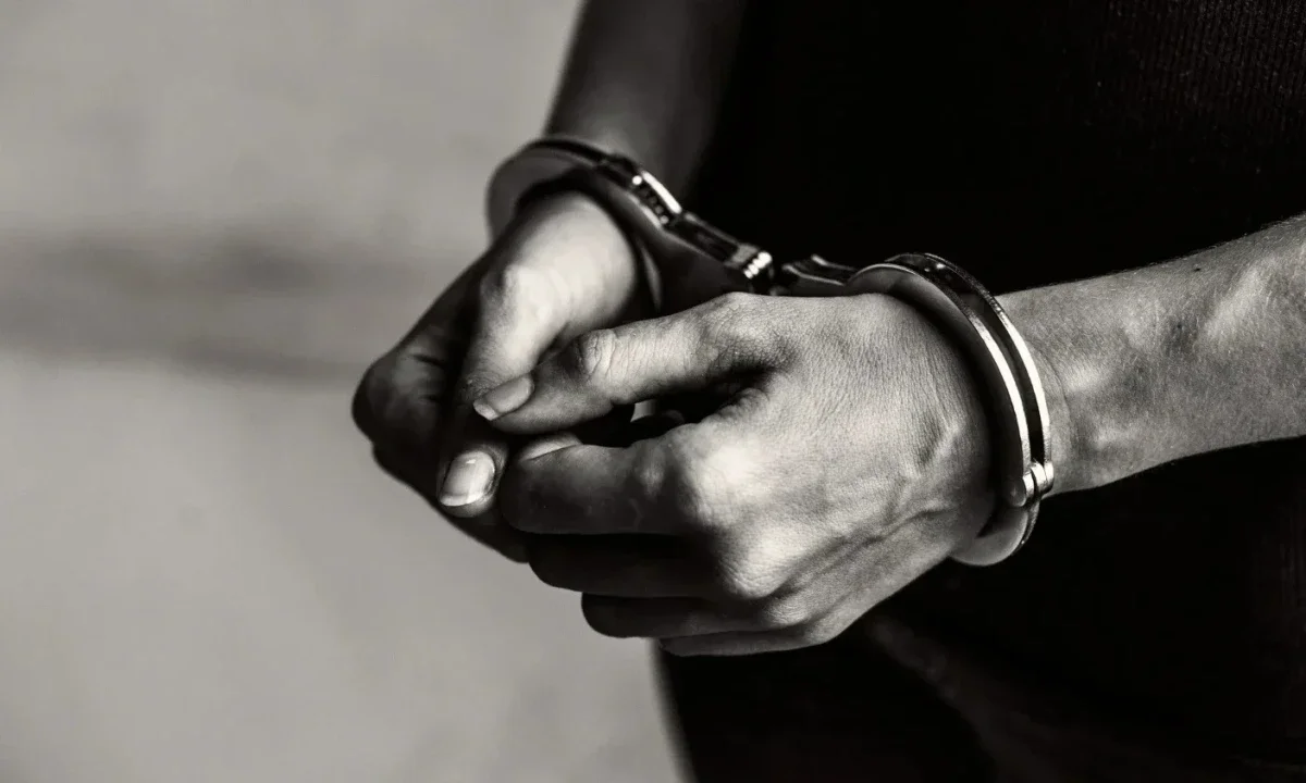 O que acontece quando um réu alega insanidade mental em um crime no Brasil - Freepik