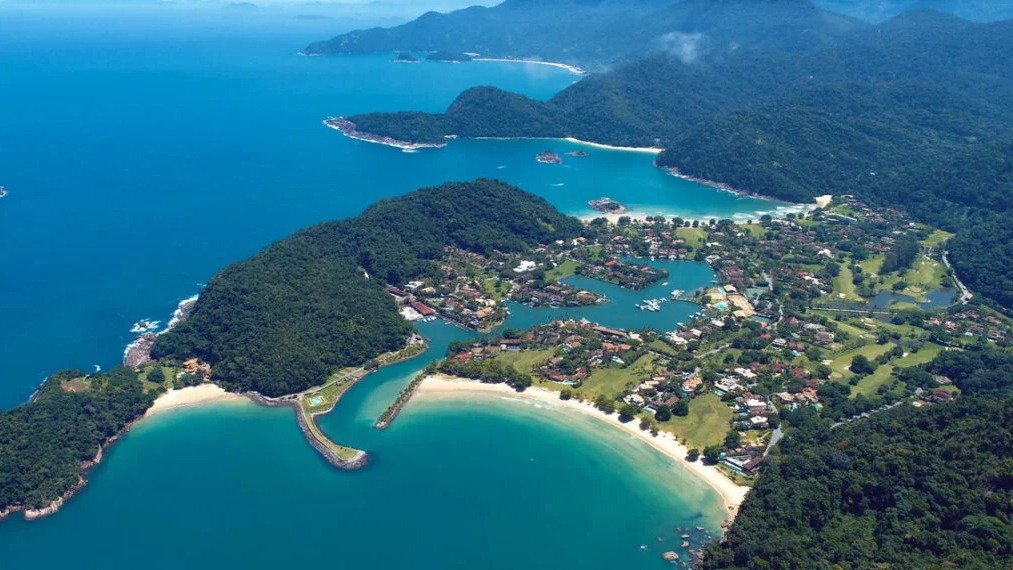 O litoral de Angra dos Reis exibe a combina&ccedil;&atilde;o de natureza exuberante e infraestrutura luxuosa, caracter&iacute;sticas do destino na Costa Verde. -  (crédito: depositphotos.com / Cristian_Lourenco)