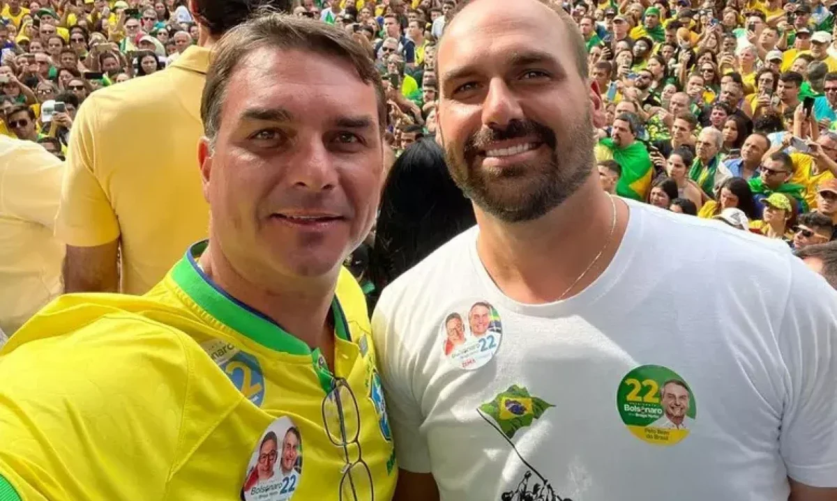 Flávio e Eduardo Bolsonaro culpam Lula e PT por eliminação do Brasil na Copa