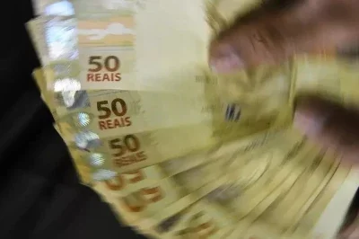Com as dedu&ccedil;&otilde;es corretas, contribuintes podem reduzir o valor a pagar no Imposto de Renda ou aumentar a restitui&ccedil;&atilde;o. -  (crédito: Marcello Casal Jr / Ag&ecirc;ncia Brasil)