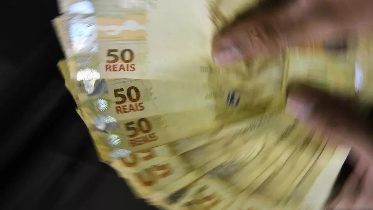 Com as dedu&ccedil;&otilde;es corretas, contribuintes podem reduzir o valor a pagar no Imposto de Renda ou aumentar a restitui&ccedil;&atilde;o. -  (crédito: Marcello Casal Jr / Ag&ecirc;ncia Brasil)
