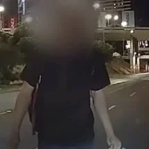 Homem se joga na frente de carro de aplicativo, e vídeo viraliza - Material cedido ao Correio