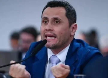 Cleitinho Azevedo, conhecido por seu estilo direto e incisivo, defende suas pautas no Congresso Nacional -  (crédito: Edilson Rodrigues/Ag&ecirc;ncia Senado)