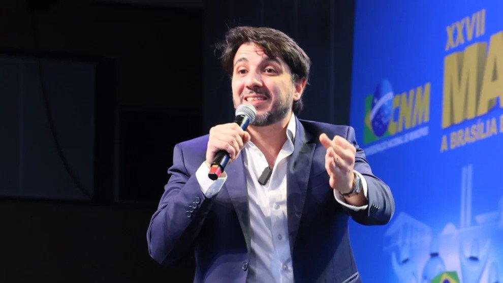 Renan Santos, coordenador nacional do MBL, em evento que aborda as estrat&eacute;gias pol&iacute;ticas do movimento e o lan&ccedil;amento de seu partido Miss&atilde;o -  (crédito: Bartholomeu Ferreira da Cruz/ Ag&ecirc;ncia CNM)