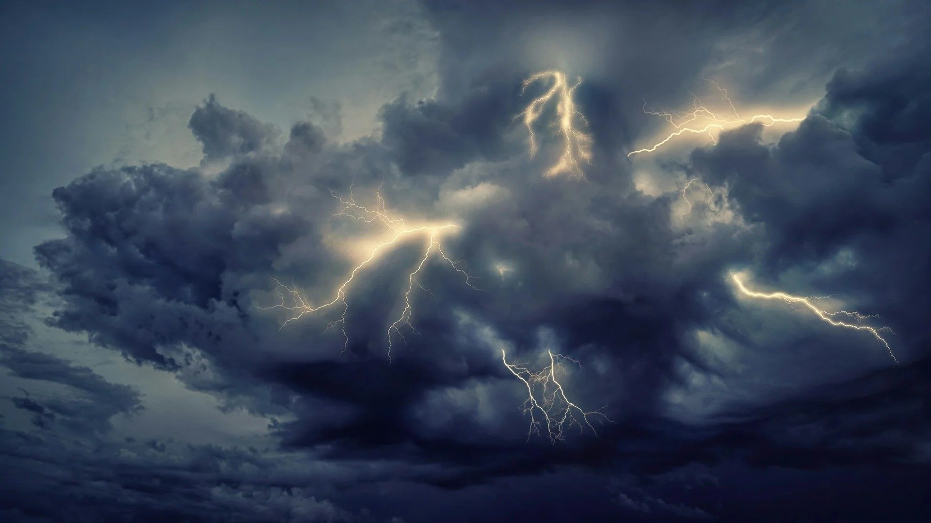 Alertas sobre ciclones e tempestades extremas demandam aten&ccedil;&atilde;o e preparo para minimizar riscos e garantir a seguran&ccedil;a dos viajantes -  (crédito: Johannes Plenio/ Unsplash)